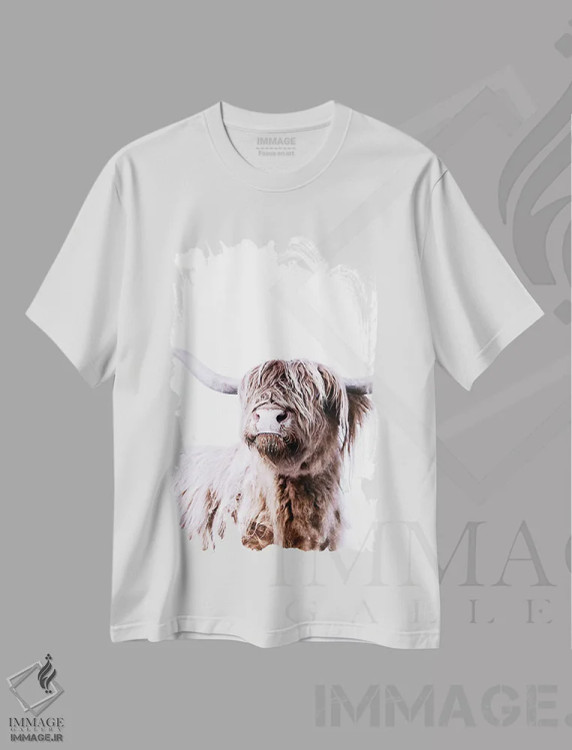 تیشرت سفید طرح دار گاو کوهستانی فریدا، دکور روستایی اثر مونیکا استریگل | فروشگاه ایماژ