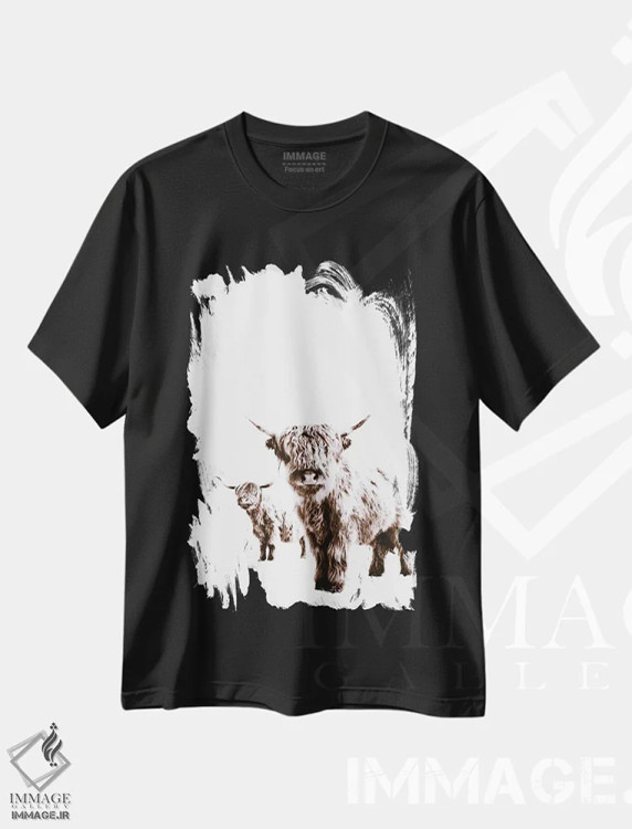 تیشرت مشکی طرح دار گاوهای کوهستانی لولو و سارا، دکور روستایی اثر مونیکا استریگل | فروشگاه ایماژ