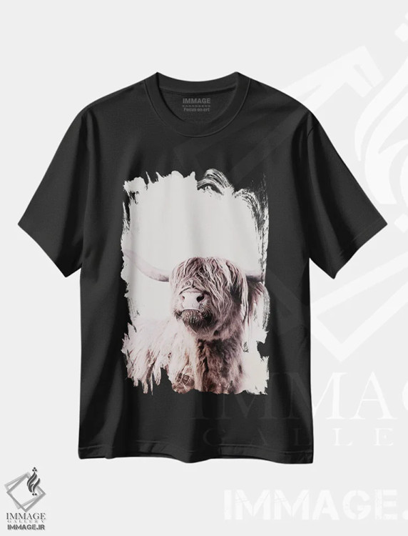 تیشرت مشکی طرح دار گاو کوهستانی فریدا، دکور روستایی اثر مونیکا استریگل | immage.ir