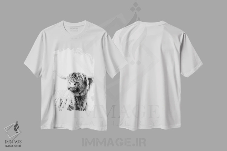 تیشرت سفید طرح دار گاو کوهستانی فریدا II، عکاسی سیاه و سفید اثر مونیکا استریگل | immage.ir