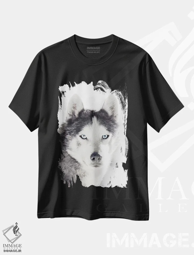 تیشرت مشکی طرح دار پرتره هاسکی، دکور کلبه و لژ اثر مونیکا استریگل | فروشگاه ایماژ