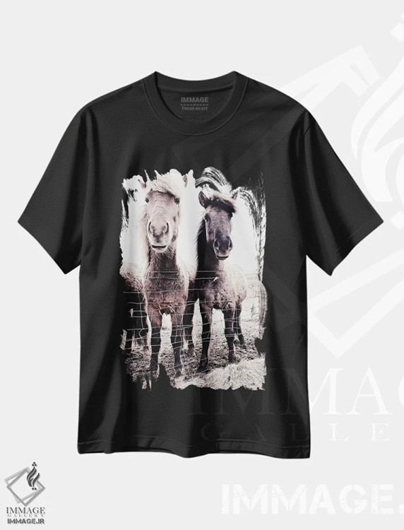 تیشرت مشکی طرح دار اسب ایسلندی آستی و بسّا 09، دکور روستایی اثر مونیکا استریگل | immage.ir