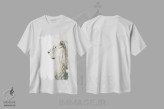 تیشرت سفید طرح دار شیر در برف، مدیوم اثر مونیکا استریگل | immage.ir