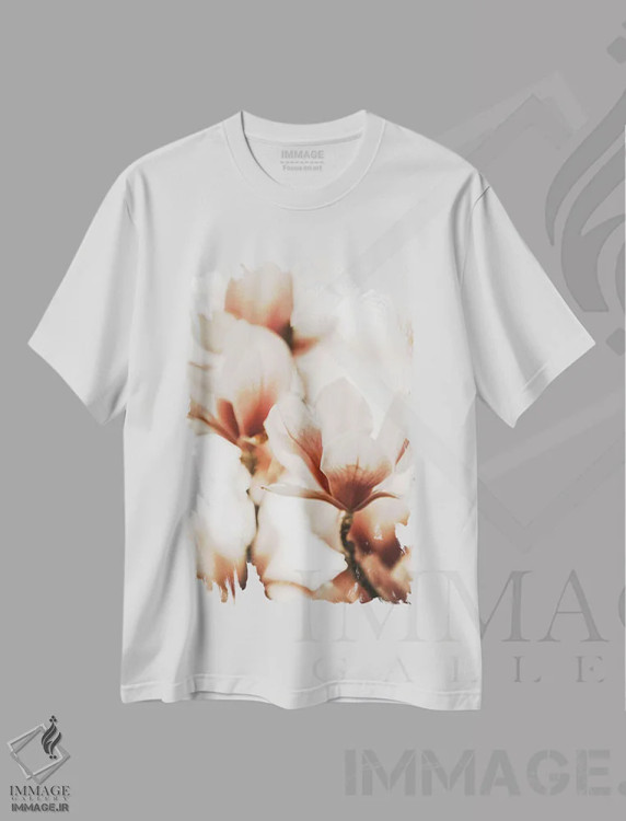 تیشرت سفید طرح دار مگنولیا هلویی I، تزئینی اثر مونیکا استریگل | immage.ir