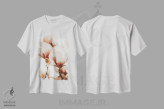 تیشرت سفید طرح دار مگنولیا هلویی I، تزئینی اثر مونیکا استریگل | immage.ir