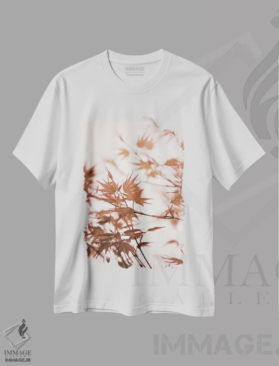 تیشرت سفید طرح دار برگ های افرا I، دکور کلبه و لژ اثر مونیکا استریگل | فروشگاه ایماژ