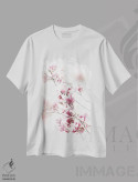 تیشرت سفید طرح دار مگنولیا صورتی سفید، تزئینی اثر مونیکا استریگل | immage.ir