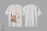 تیشرت سفید طرح دار برگ های افرا I، دکور کلبه و لژ اثر مونیکا استریگل | فروشگاه ایماژ