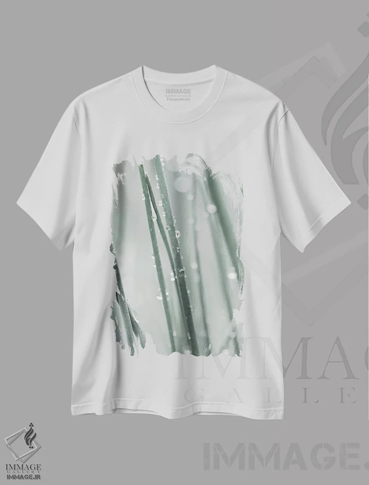 تیشرت سفید طرح دار چمن کم رنگ، تزئینی اثر مونیکا استریگل | immage.ir