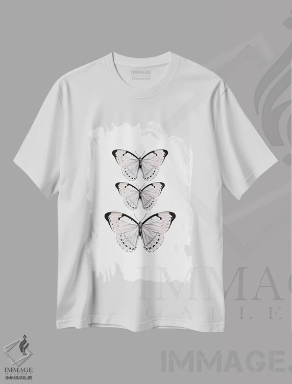 تیشرت سفید طرح دار پاپیون رز، دکور روستایی اثر مونیکا استریگل | immage.ir