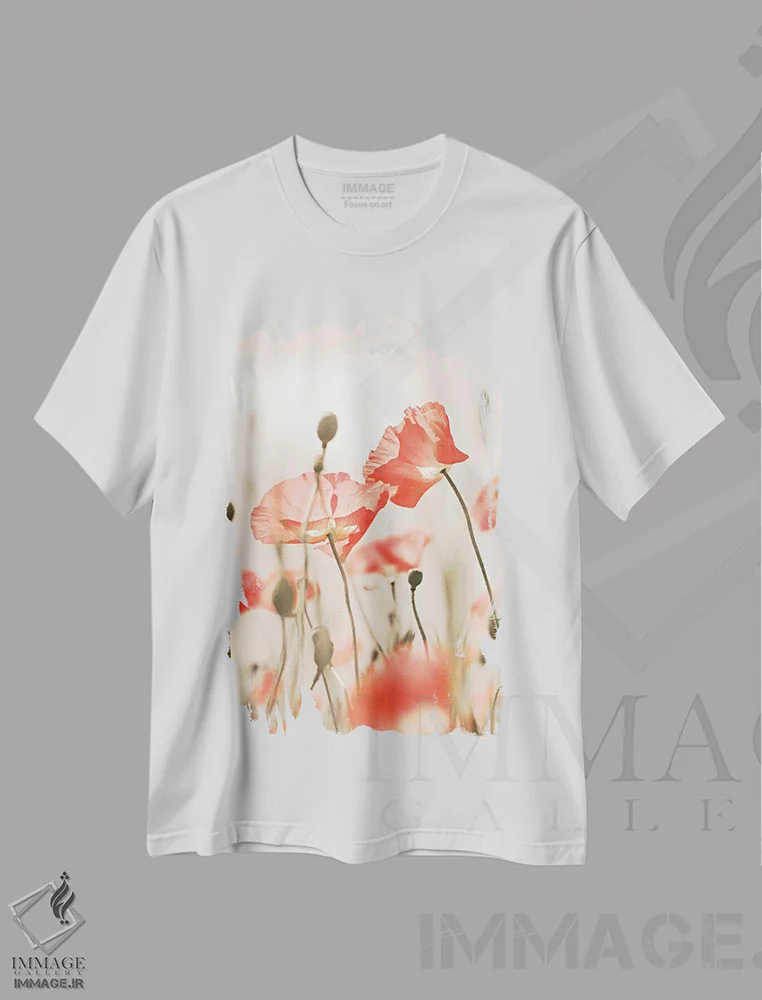 تیشرت سفید طرح دار گل های شقایق هلوئی، تزئینی اثر مونیکا استریگل | فروشگاه ایماژ