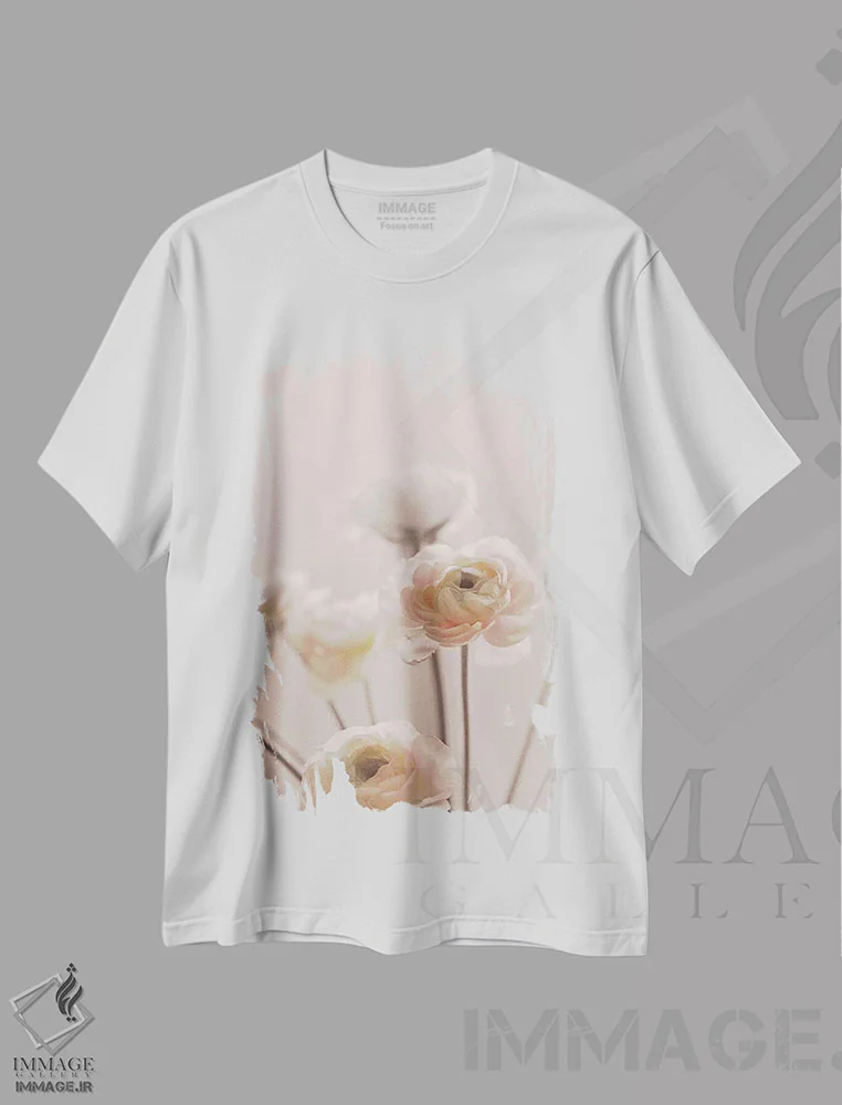 تیشرت سفید طرح دار گل های رز I، تزئینی اثر مونیکا استریگل | فروشگاه ایماژ