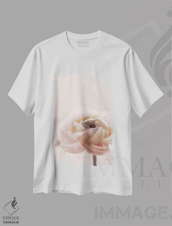 تیشرت سفید طرح دار گل های رز II، تزئینی اثر مونیکا استریگل | immage.ir