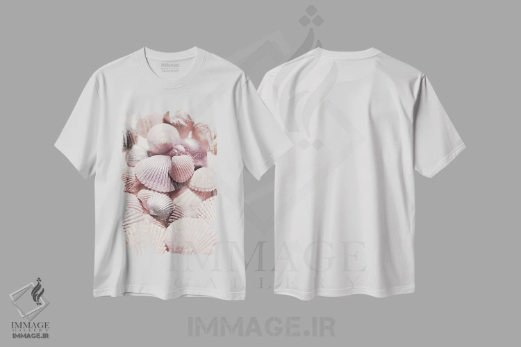 تیشرت سفید طرح دار صدف و اکلیل، دکور ساحلی اثر مونیکا استریگل | immage.ir
