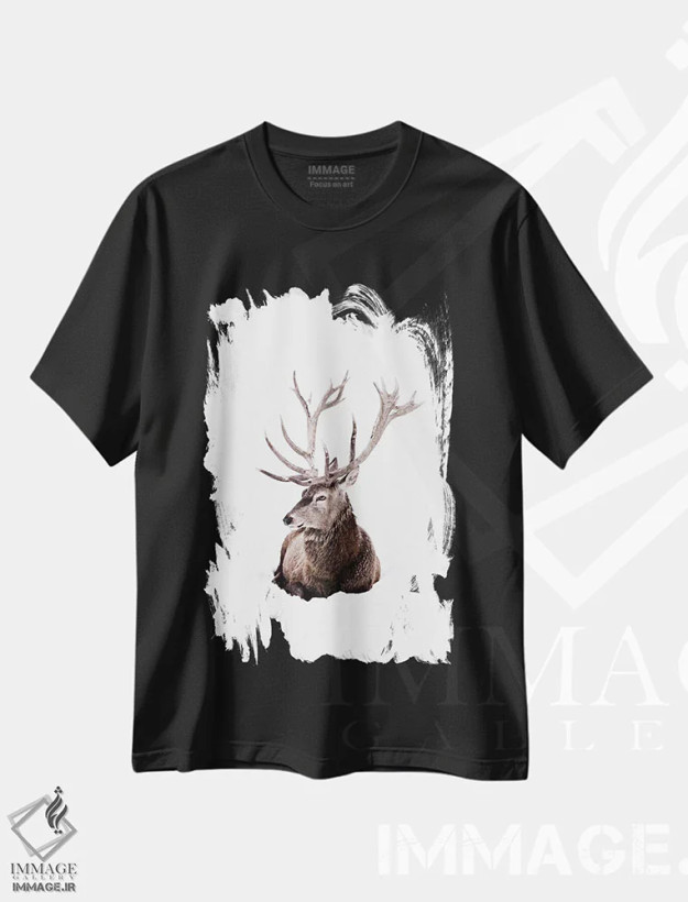 تیشرت مشکی طرح دار گوزن در برف II، دکور کلبه و لژ اثر مونیکا استریگل | فروشگاه ایماژ
