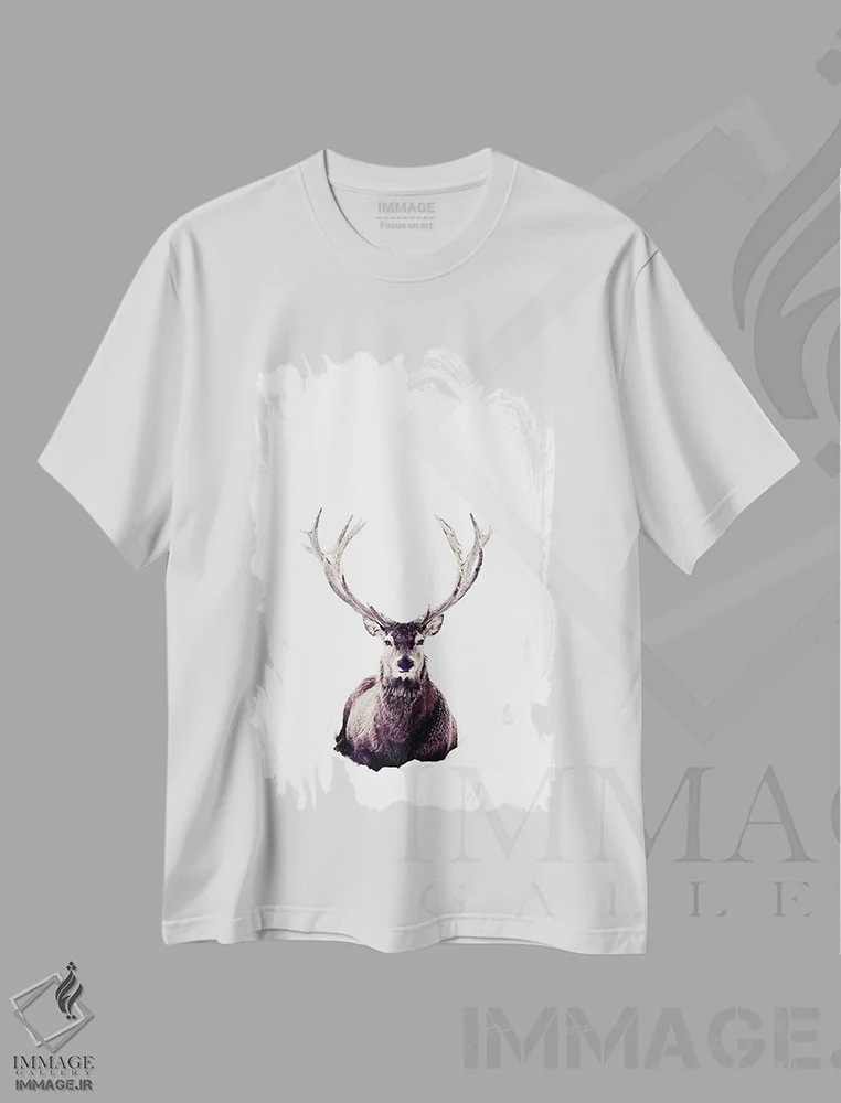 تیشرت سفید طرح دار گوزن در برف III، دکور کلبه و لژ اثر مونیکا استریگل | immage.ir