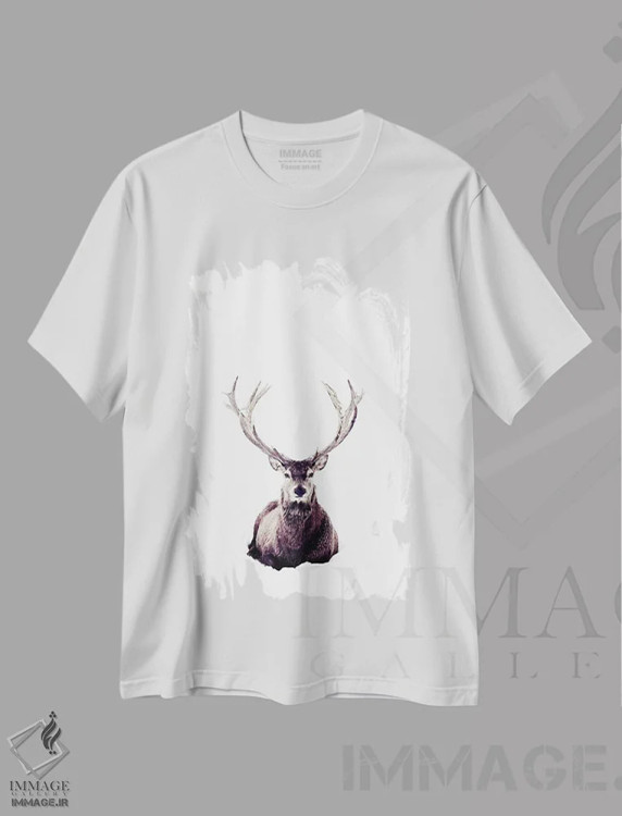 تیشرت سفید طرح دار گوزن در برف III، دکور کلبه و لژ اثر مونیکا استریگل | immage.ir