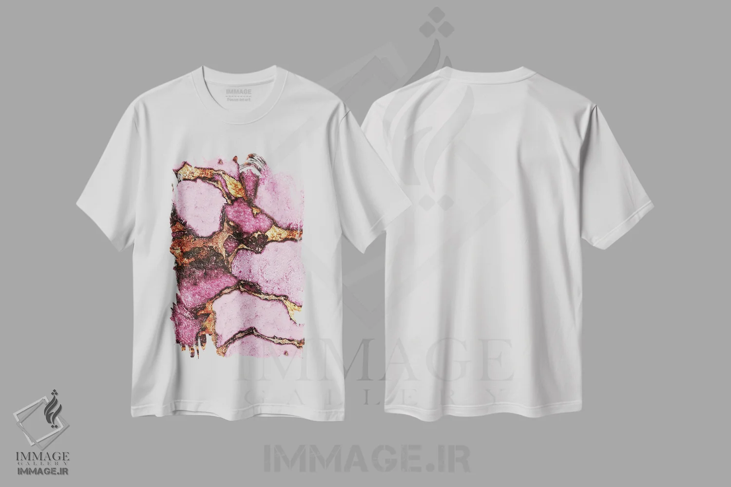 تیشرت سفید طرح دار سنگ قیمتی و طلا اثر مونیکا استریگل | فروشگاه ایماژ