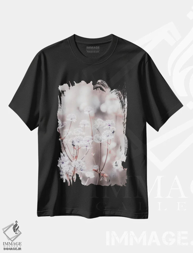 تیشرت مشکی طرح دار گل وحشی پاستلی IV، عکاسی ماکرو اثر مونیکا استریگل | فروشگاه ایماژ
