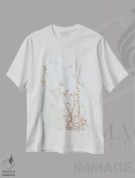 تیشرت سفید طرح دار گل های وحشی، تزئینی اثر مونیکا استریگل | immage.ir