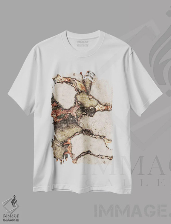 تیشرت سفید طرح دار سنگ قیمتی و طلا اثر مونیکا استریگل | فروشگاه ایماژ