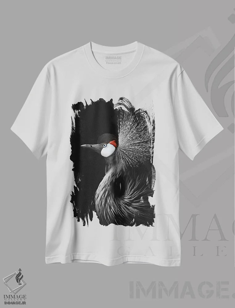 تیشرت سفید طرح دار درنای تاج دار، تزئینی اثر مونیکا استریگل | فروشگاه ایماژ