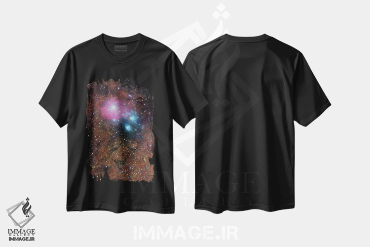 تیشرت مشکی طرح دار سحابی پیچیده در صورت فلکی قوس، مدیوم اثر رابرت گندلر | فروشگاه ایماژ