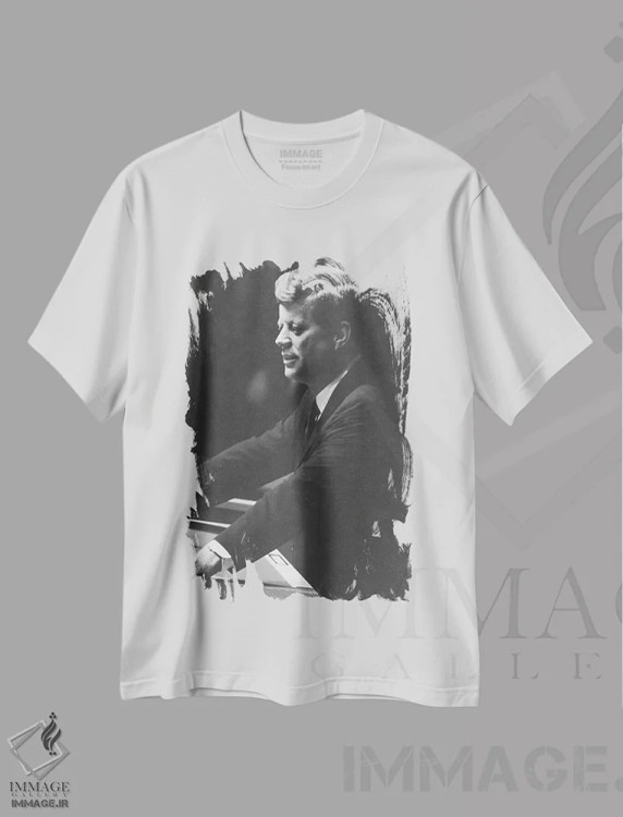 تیشرت سفید طرح دار جان اف کندی، تزئینی اثر ناشناس | immage.ir