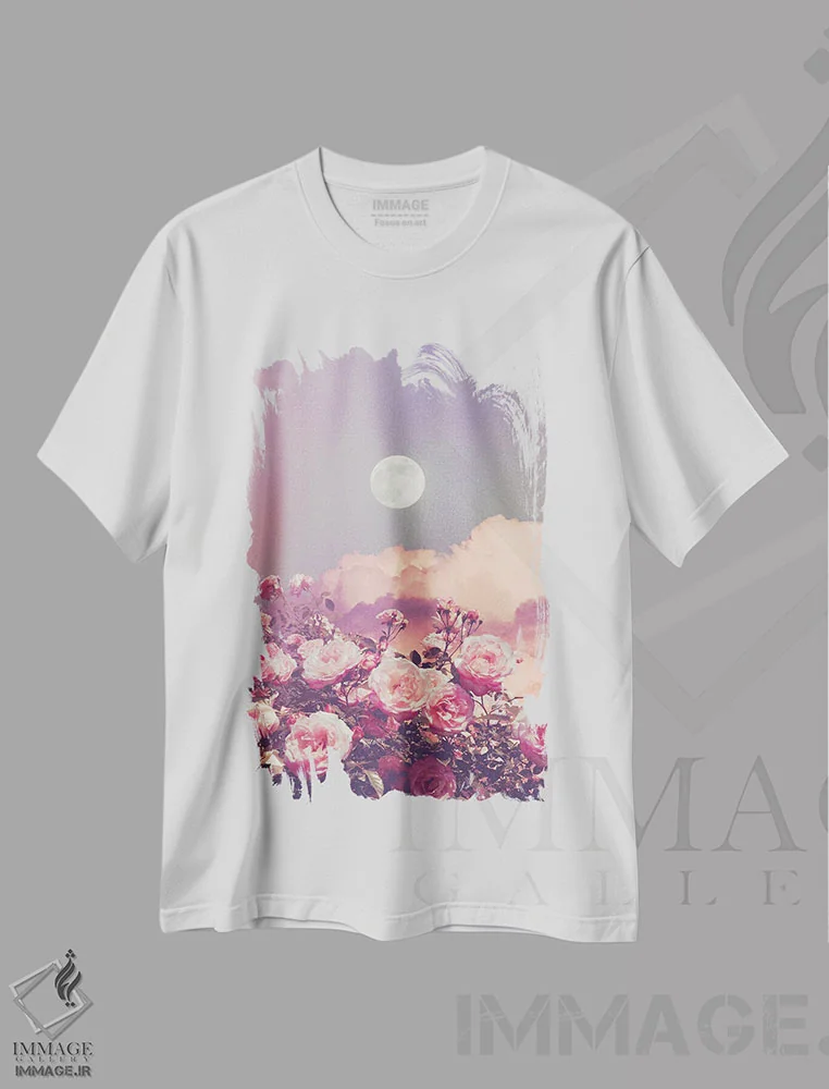 تیشرت سفید طرح دار ابرهای رز زیبا و ماه کامل، عکاسی ترکیبی اثر جن زد | immage.ir