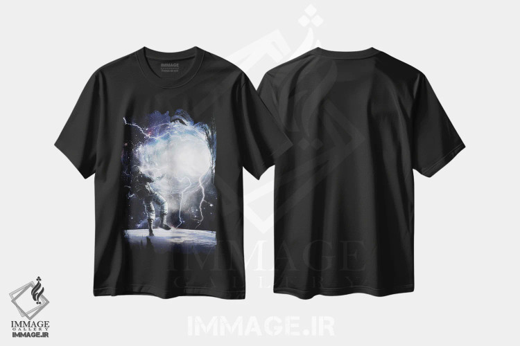 تیشرت مشکی طرح دار حفره ای از رعد و برق و فضانورد، عکاسی ترکیبی اثر جن زد | فروشگاه ایماژ