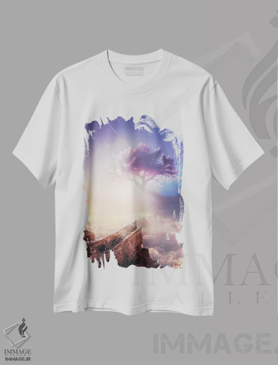 تیشرت سفید طرح دار حس ژاپنی با درخت شکوفه گیلاس، عکاسی ترکیبی اثر جن زد | immage.ir