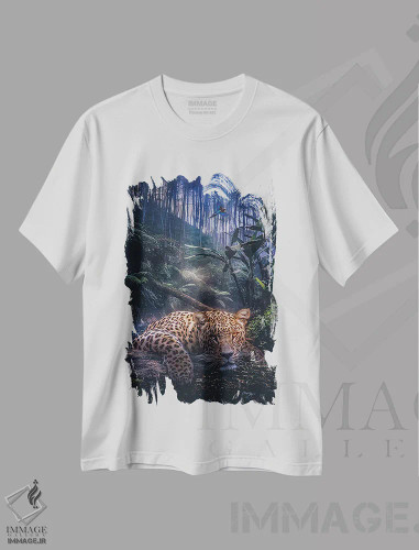 تیشرت سفید طرح دار پلنگ جنگلی و طوطی ها در طبیعت، عکاسی ترکیبی اثر جن زد | فروشگاه ایماژ