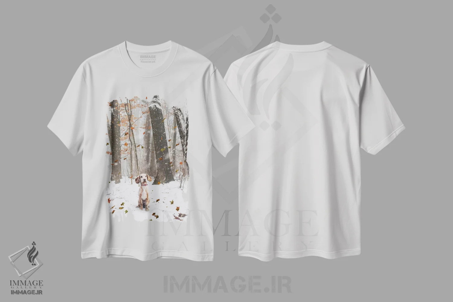تیشرت سفید طرح دار سگ کوچکی زیر برف و برگ های پاییزی ایستاده است، عکاسی ترکیبی اثر جن زد | immage.ir