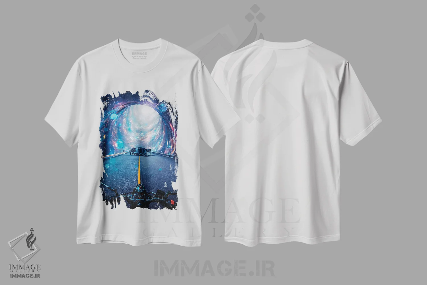 تیشرت سفید طرح دار ملاقات با آدم فضایی ها روی موتورسیکلت، دکوراسیون جایگزین اثر جن زد | immage.ir