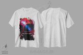 تیشرت سفید طرح دار ماشین ورزشی قرمز در فضا، عکاسی ترکیبی اثر جن زد | فروشگاه ایماژ