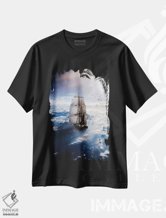 تیشرت مشکی طرح دار قایق بادبانی بر دریای ابرها و هلال ماه، عکاسی ترکیبی اثر جن زد | فروشگاه ایماژ