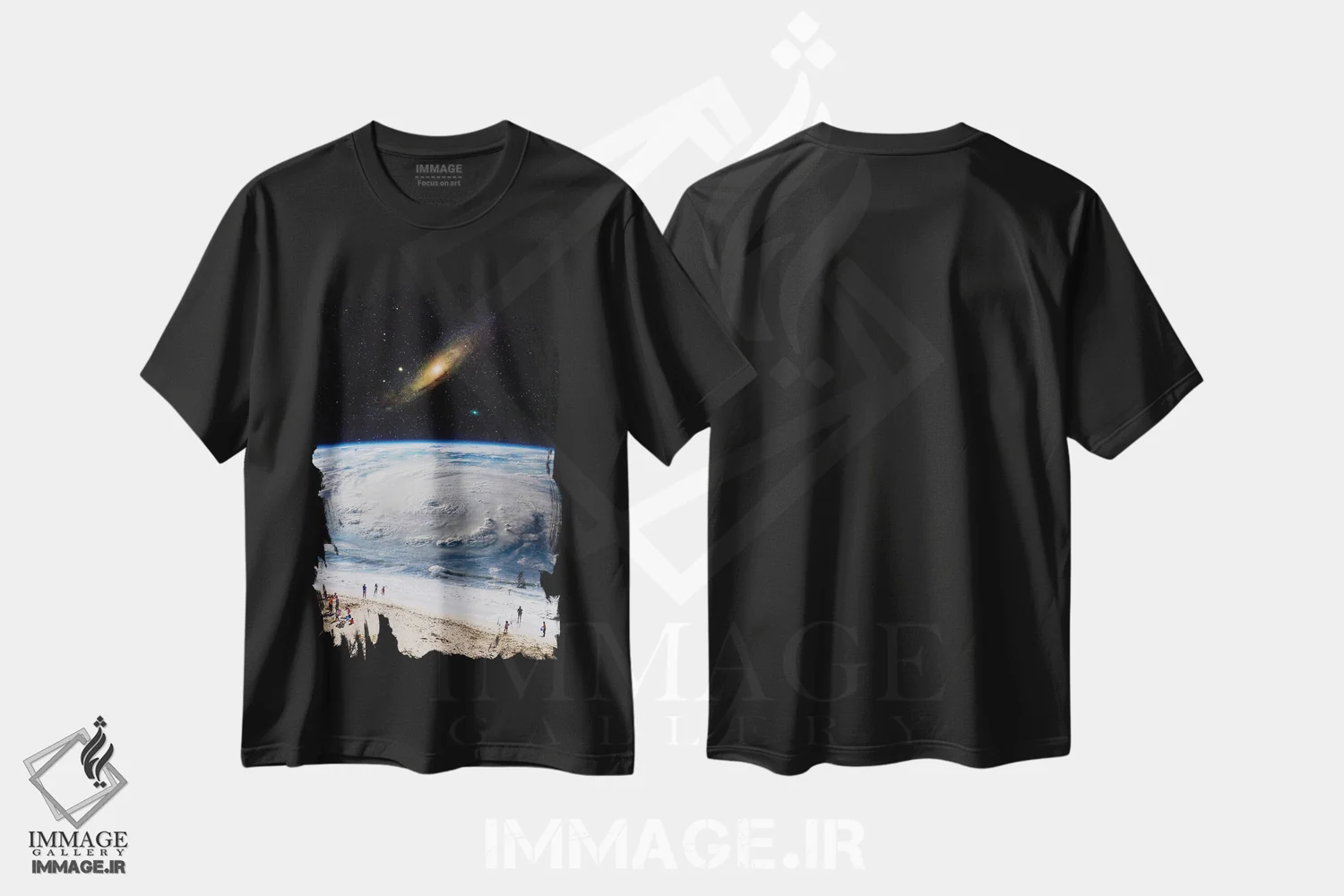 تیشرت مشکی طرح دار تعطیلات ساحل فضایی کهکشانی، عکاسی ترکیبی اثر جن زد | فروشگاه ایماژ