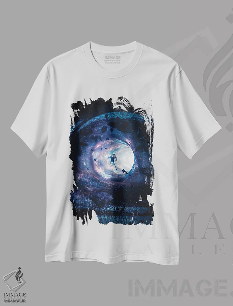 تیشرت سفید طرح دار چشم فضایی، کرم چاله و فضانورد، عکاسی ترکیبی اثر جن زد | فروشگاه ایماژ