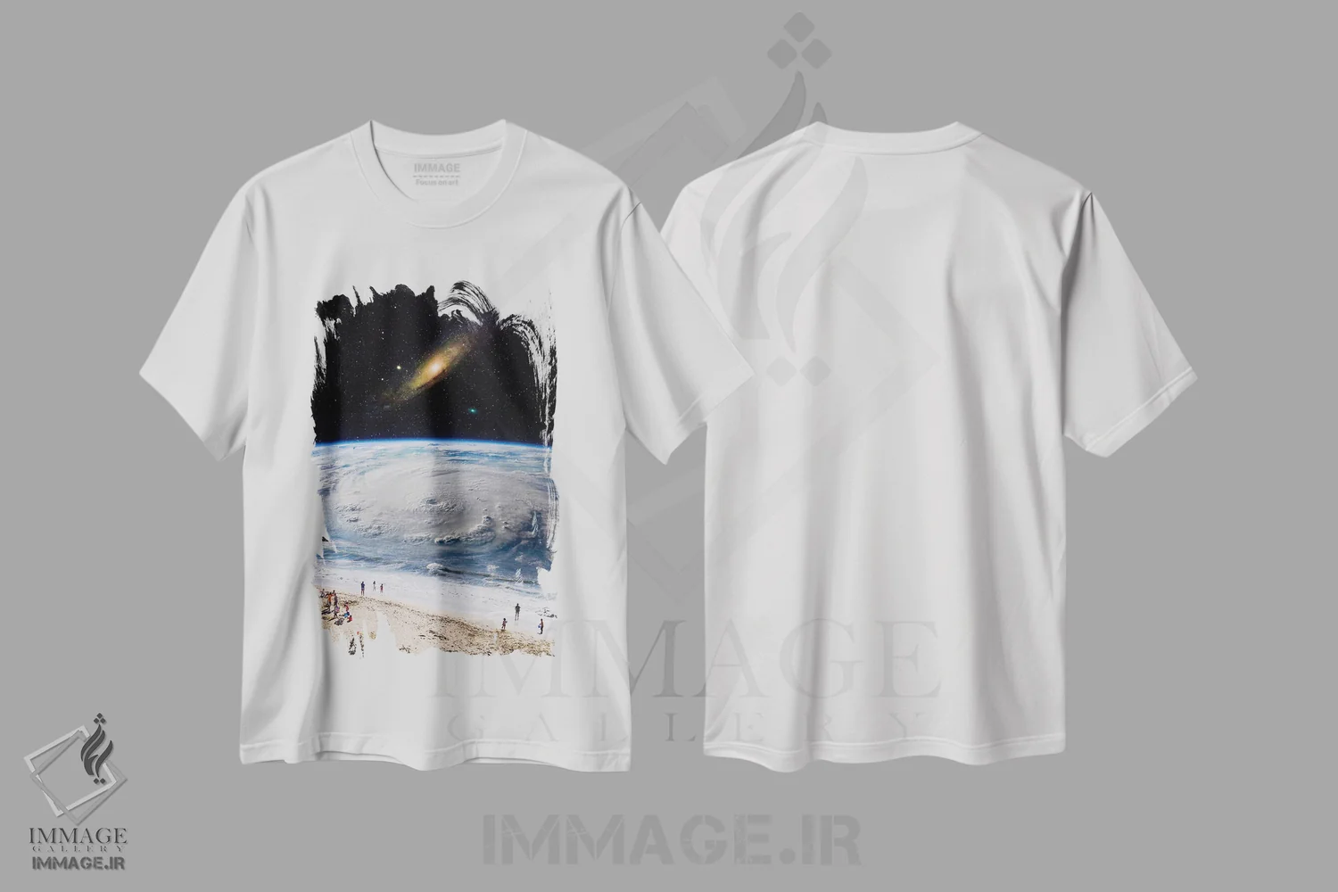 تیشرت سفید طرح دار تعطیلات ساحل فضایی کهکشانی، عکاسی ترکیبی اثر جن زد | immage.ir