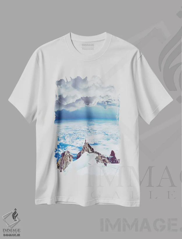 تیشرت سفید طرح دار ردپاهای کوهستان برفی فضایی، عکاسی ترکیبی اثر جن زد | فروشگاه ایماژ
