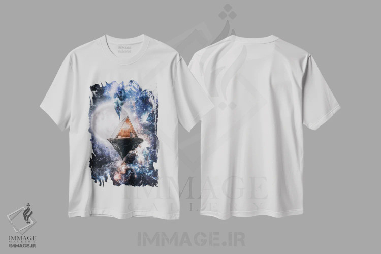 تیشرت سفید طرح دار سلفی فضایی در خانه روبروی ماه کامل، عکاسی ترکیبی اثر جن زد | فروشگاه ایماژ