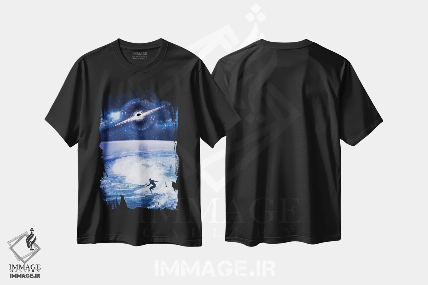 تیشرت مشکی طرح دار موج سوار روی موج سیاره زمین و سیاه چاله، عکاسی ترکیبی اثر جن زد | فروشگاه ایماژ