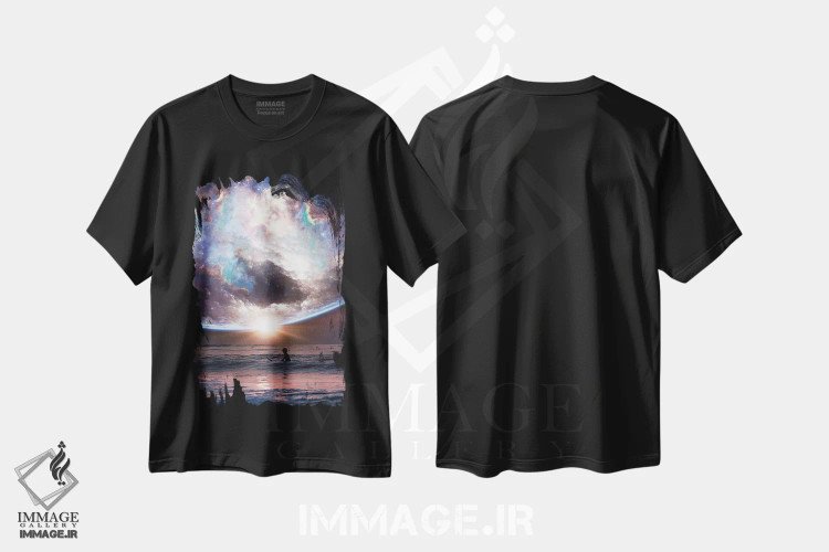 تیشرت مشکی طرح دار موج سواری در اقیانوس زیر آسمان غروب زمین، عکاسی ترکیبی اثر جن زد | فروشگاه ایماژ