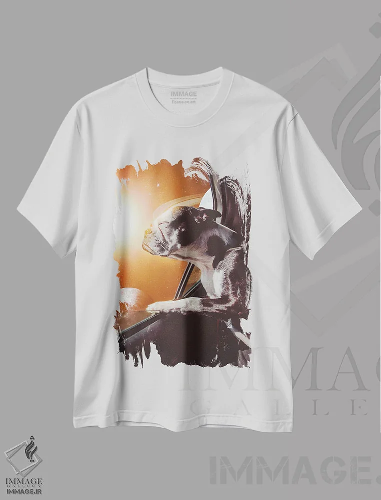 تیشرت سفید طرح دار سگ در ماشین در دنیای فضایی نارنجی، عکاسی ترکیبی اثر جن زد | immage.ir