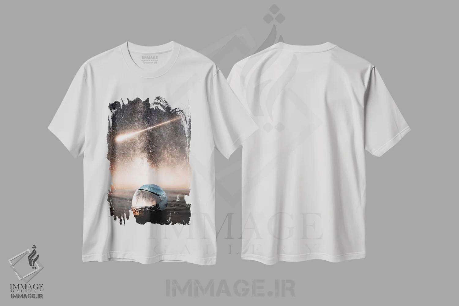 تیشرت سفید طرح دار بازتاب کلاه فضانورد در اقیانوس و دنباله دار در آسمان، عکاسی ترکیبی اثر جن زد | فروشگاه ایماژ
