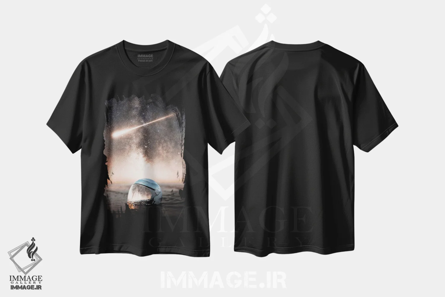 تیشرت مشکی طرح دار بازتاب کلاه فضانورد در اقیانوس و دنباله دار در آسمان، عکاسی ترکیبی اثر جن زد | immage.ir