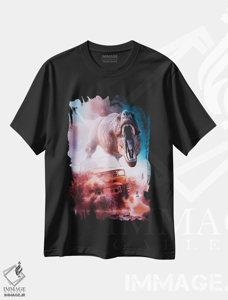 تیشرت مشکی طرح دار حمله ماشین تیرانوسوروس در بیابان، عکاسی ترکیبی اثر جن زد | فروشگاه ایماژ