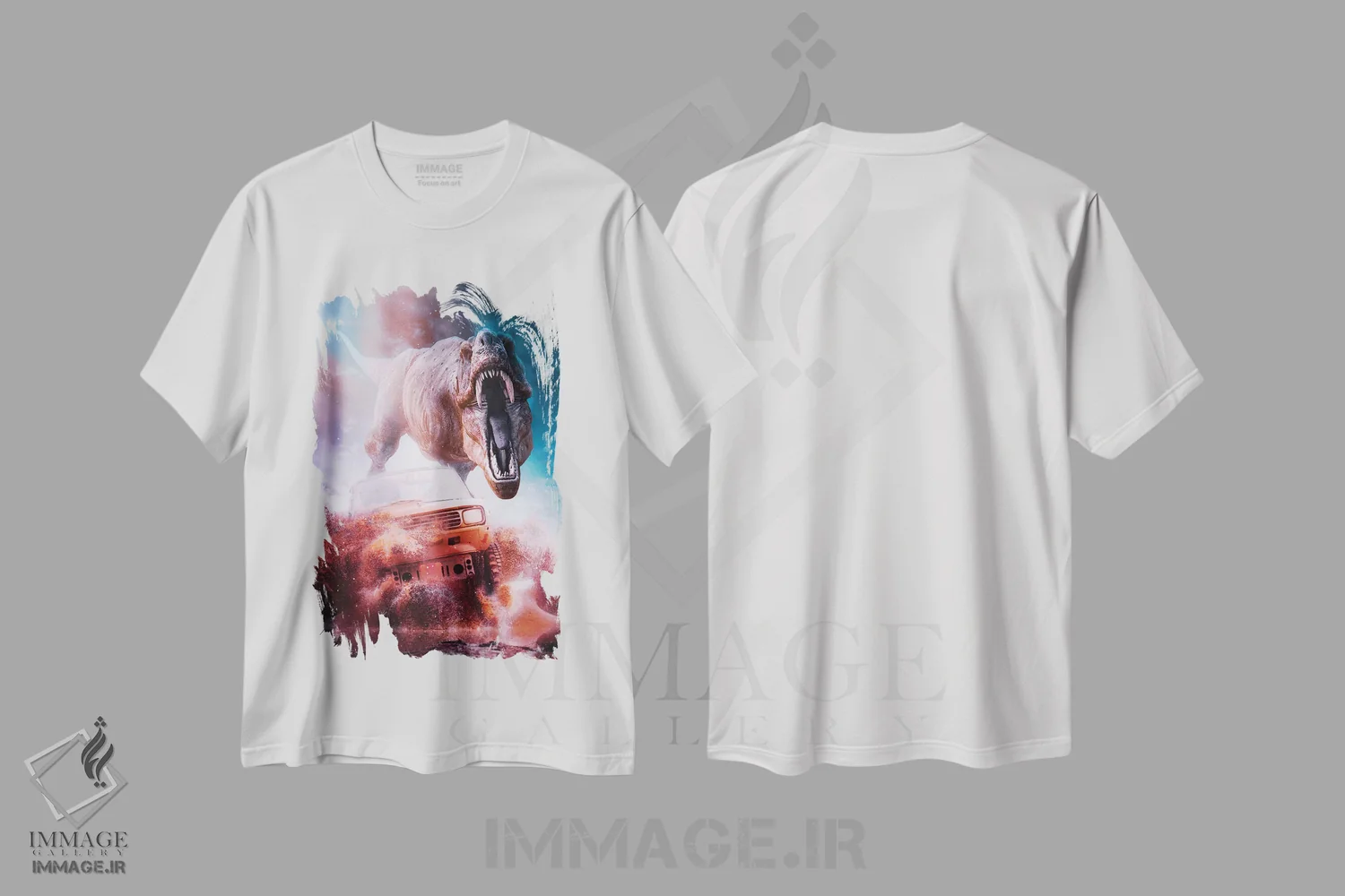 تیشرت سفید طرح دار حمله ماشین تیرانوسوروس در بیابان، عکاسی ترکیبی اثر جن زد | immage.ir