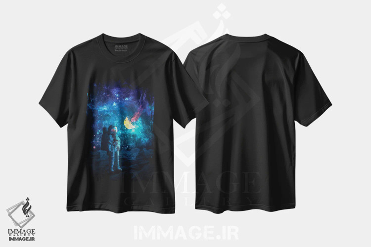 تیشرت مشکی طرح دار فضانورد در کیهان با فضای عروس دریایی، عکاسی ترکیبی اثر جن زد | فروشگاه ایماژ