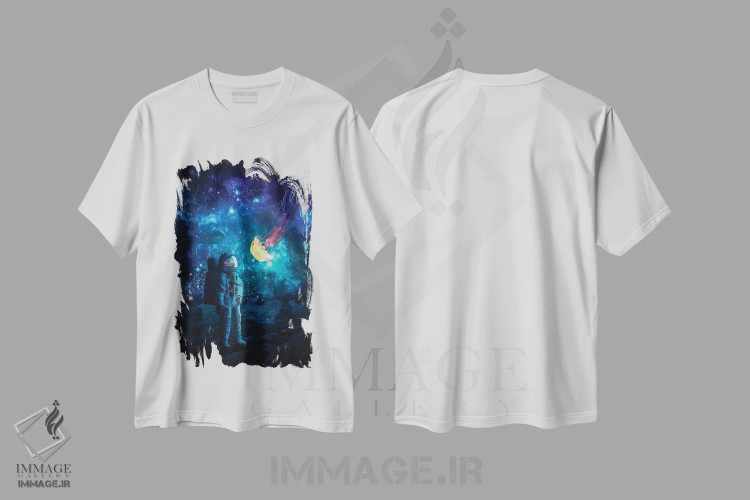 تیشرت سفید طرح دار فضانورد در کیهان با فضای عروس دریایی، عکاسی ترکیبی اثر جن زد | immage.ir